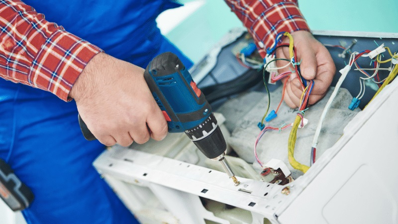 Büyükçekmece Eminçelik Eminçelik çamaşır makinesi kart tamiri – Su almama arızası orijinal parça ile giderildi. - Teknik servis örneği